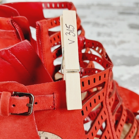 Vince Camuto Women's Red Cage Strap Back Zip Kandace Heels Shoes V315 - Picture 11 of 11